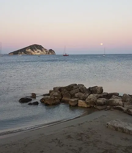 Castello Bellos Tower Apartamento Keri